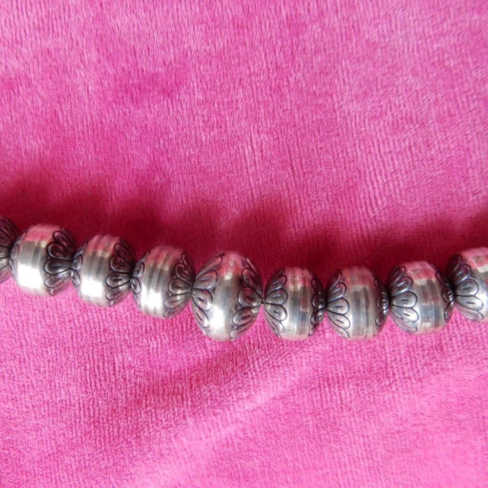 NAVAJO Graduated STERLING SILVER Beaded Necklace - Picture 5 of 11